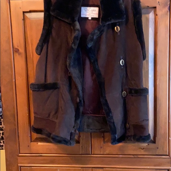 Leather Vest - made in Canada - Picture 2 of 3